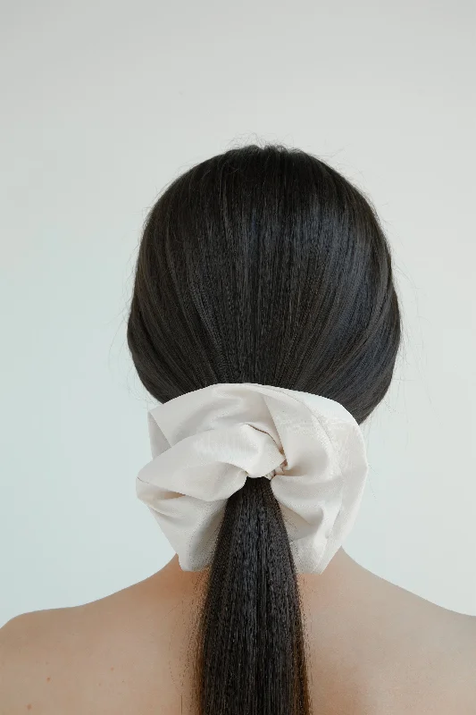 OVERSIZED SCRUNCHIE